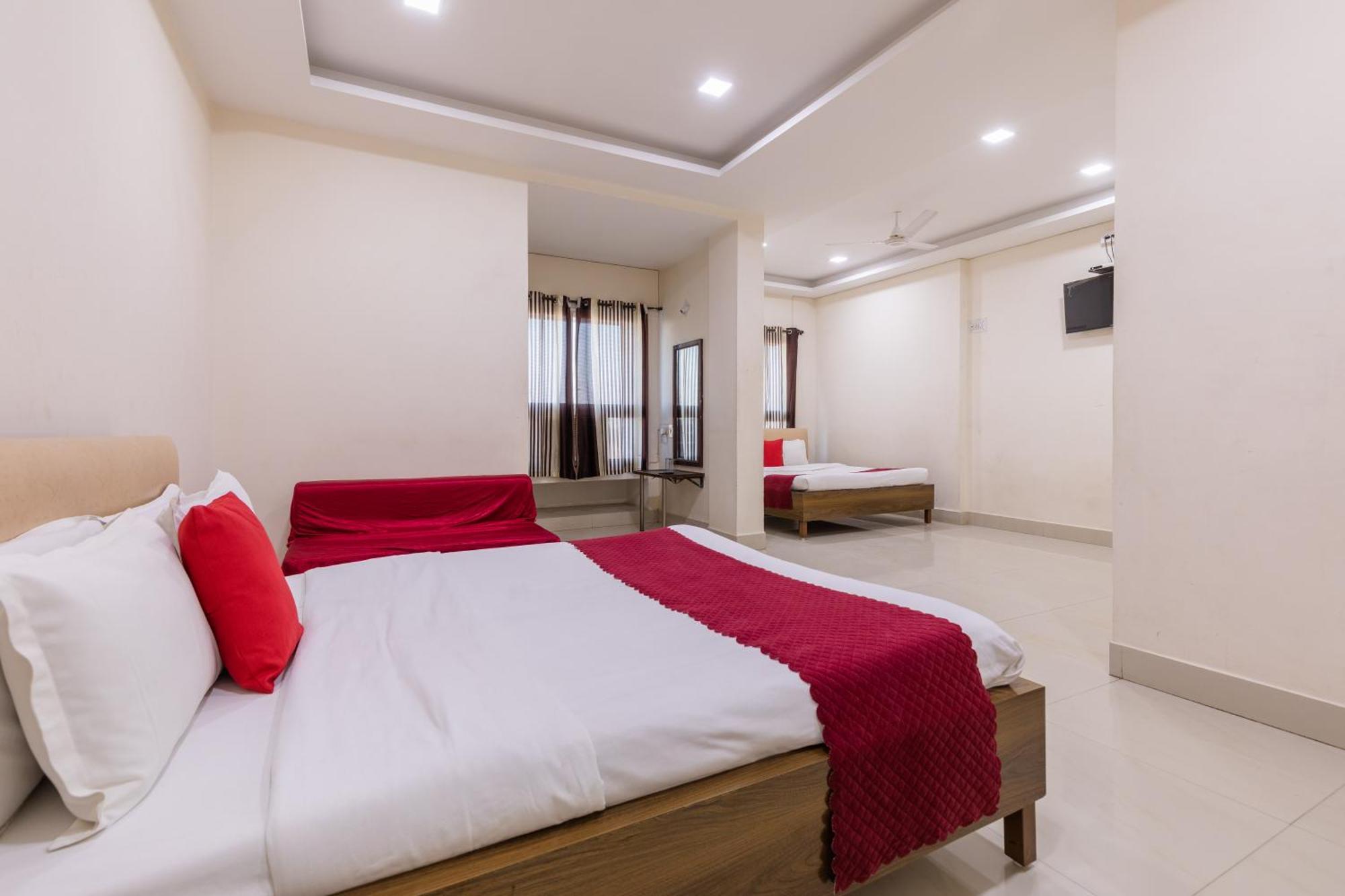 Ruchishree Garden Hotel Уджайн Екстериор снимка