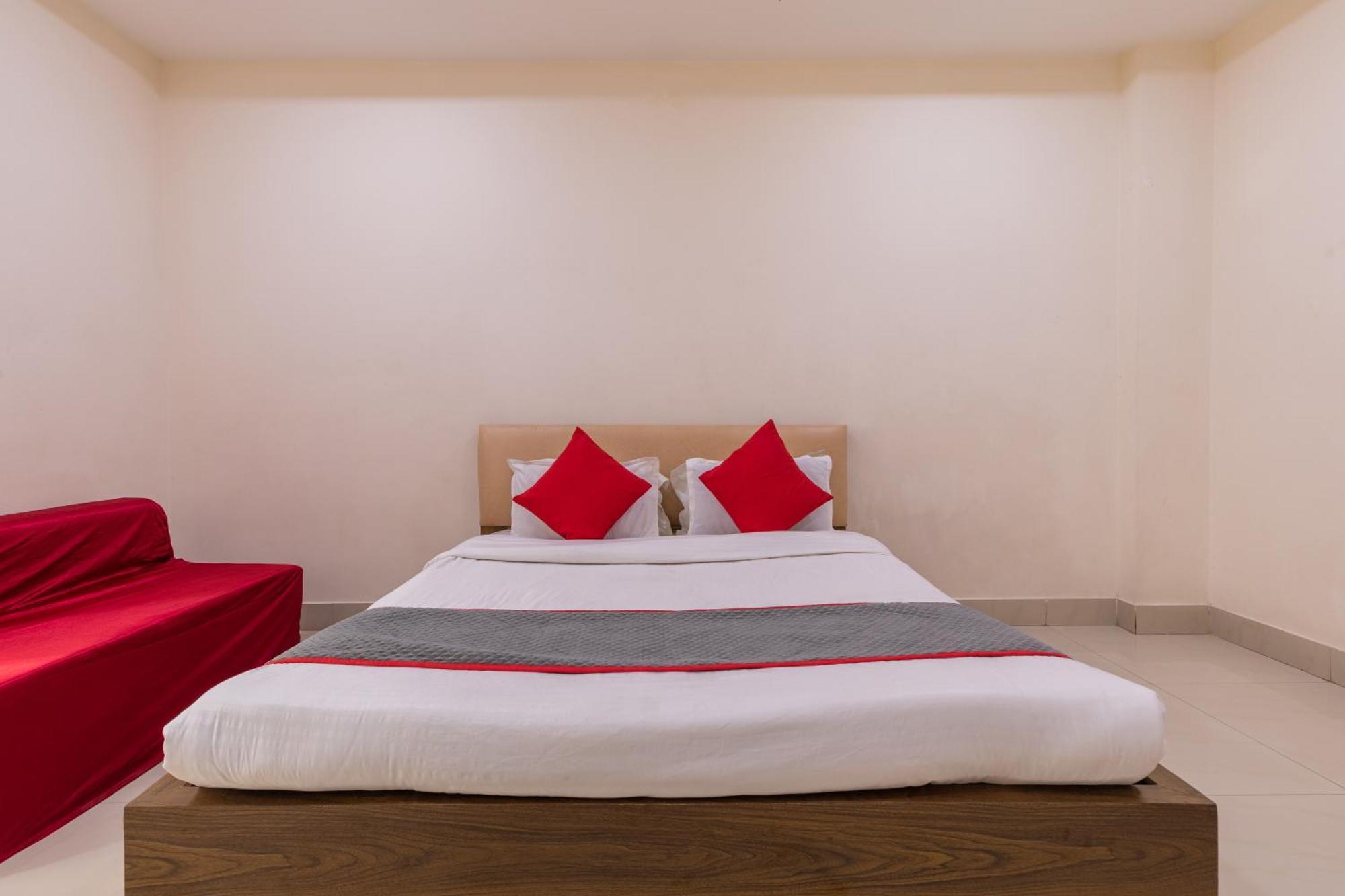 Ruchishree Garden Hotel Уджайн Екстериор снимка
