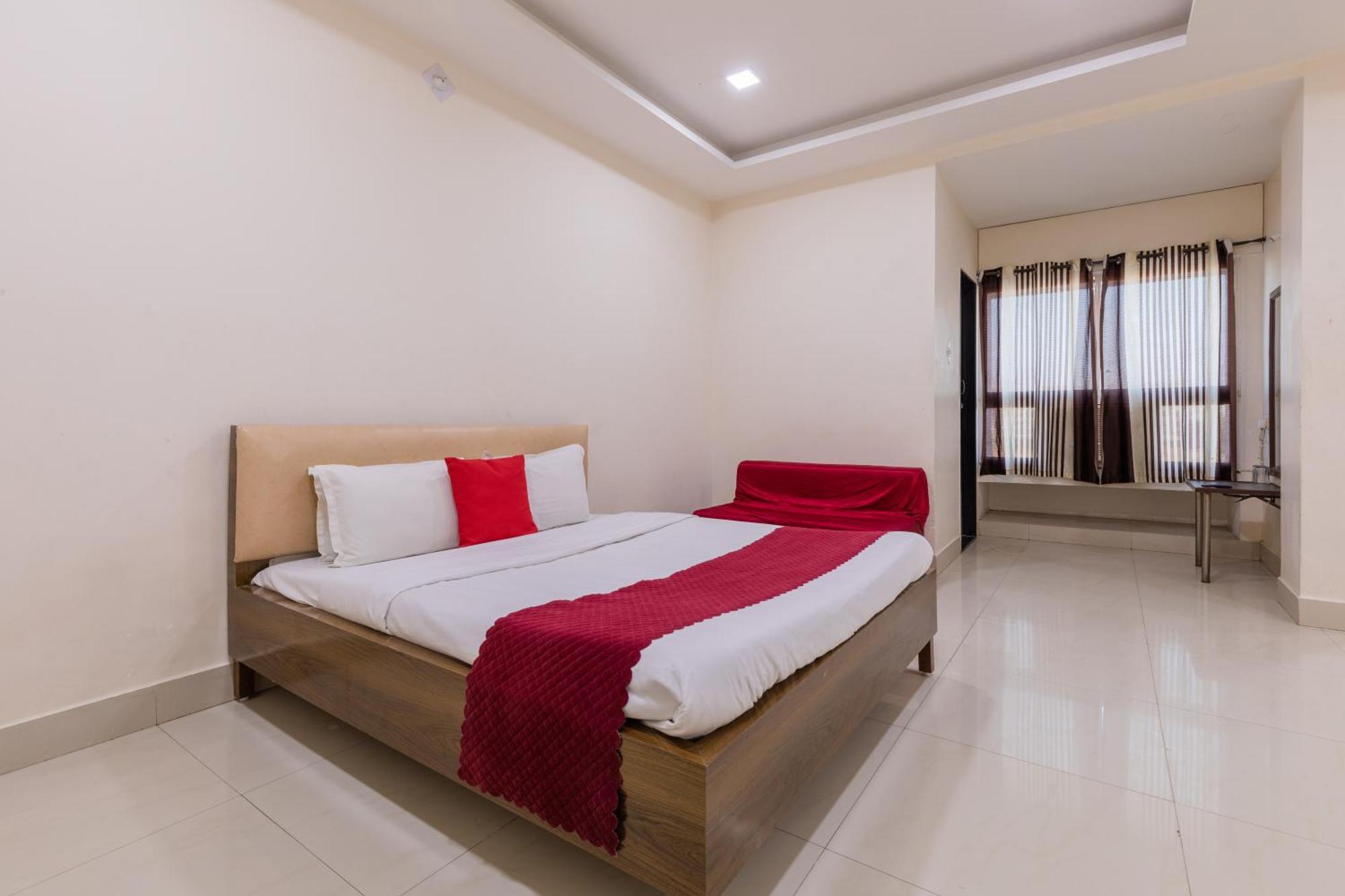 Ruchishree Garden Hotel Уджайн Екстериор снимка